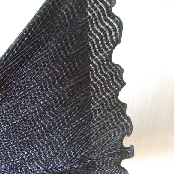 Exquisite Black French Maid Dressing Gown- Pleated  Lacy Sleeves - Picture 2 of 8